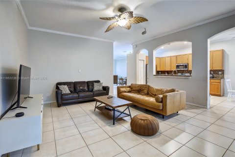 House in Weston, Florida 4 bedrooms, 201.78 sq.m. № 2065565 - photo 11