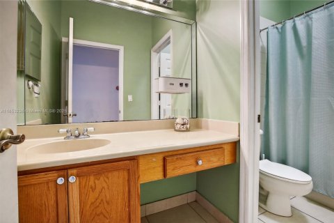 House in Weston, Florida 4 bedrooms, 201.78 sq.m. № 2065565 - photo 28