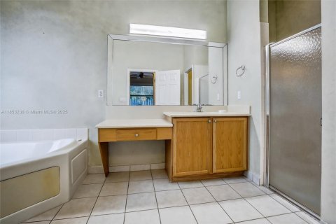 House in Weston, Florida 4 bedrooms, 201.78 sq.m. № 2065565 - photo 22