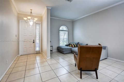 House in Weston, Florida 4 bedrooms, 201.78 sq.m. № 2065565 - photo 4