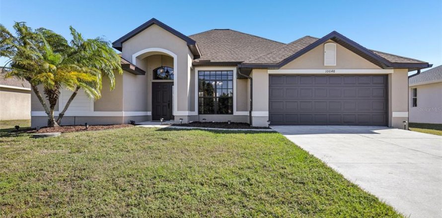 Villa ou maison à Port Charlotte, Floride 4 chambres, 206.15 m2 № 2413596