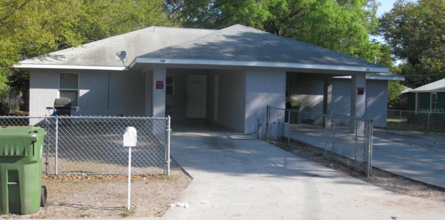 Commercial property in Bradenton, Florida 6 bedrooms, 195.84 sq.m. № 1767237