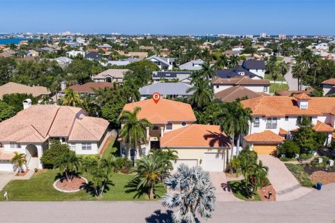Casa en Tierra Verde, Florida 5 dormitorios, 356.28 m2 № 2430640