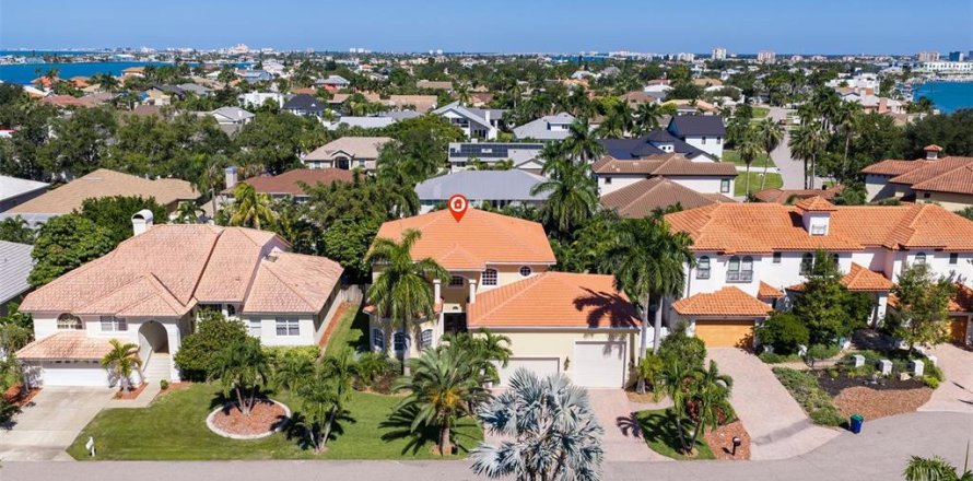Casa en Tierra Verde, Florida 5 dormitorios, 356.28 m2 № 2430640