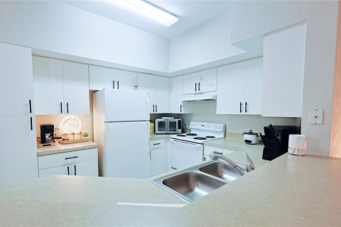 Condo in Sarasota, Florida, 1 bedroom № 2156853 - photo 5