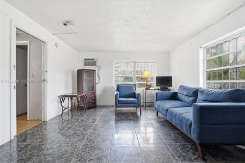 Villa ou maison à vendre à North Miami, Floride: 3 chambres, 154.68 m2 № 2048041 - photo 8