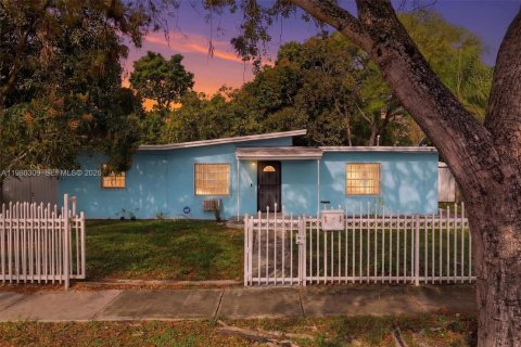 Villa ou maison à North Miami, Floride 3 chambres, 154.68 m2 № 2048041