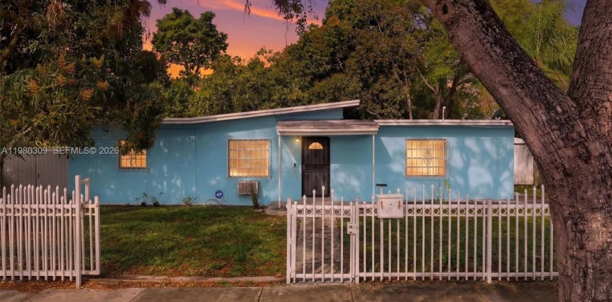 Villa ou maison à North Miami, Floride 3 chambres, 154.68 m2 № 2048041