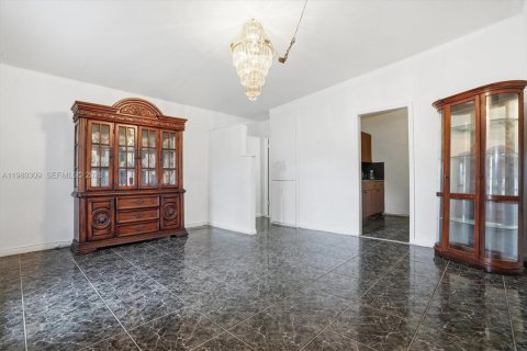 Villa ou maison à vendre à North Miami, Floride: 3 chambres, 154.68 m2 № 2048041 - photo 13