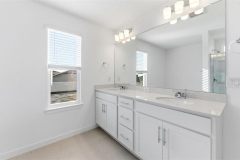 House in Zephyrhills, Florida 5 bedrooms, 303.51 sq.m. № 2149381 - photo 11