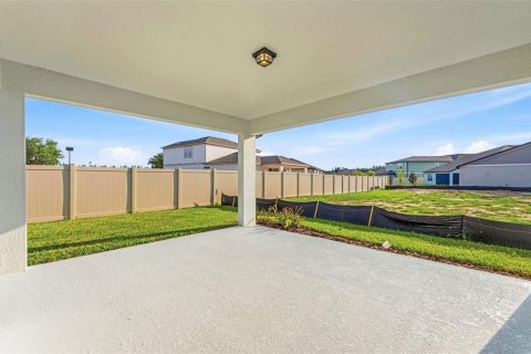 House in Zephyrhills, Florida 5 bedrooms, 303.51 sq.m. № 2149381 - photo 20