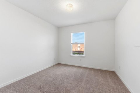 House in Zephyrhills, Florida 5 bedrooms, 303.51 sq.m. № 2149381 - photo 7