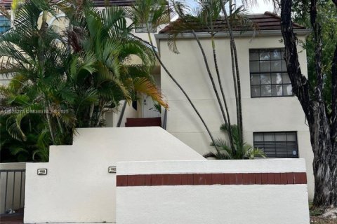 Condominio en venta en Miami, Florida, 3 dormitorios, 85.56 m2 № 1962670 - foto 1