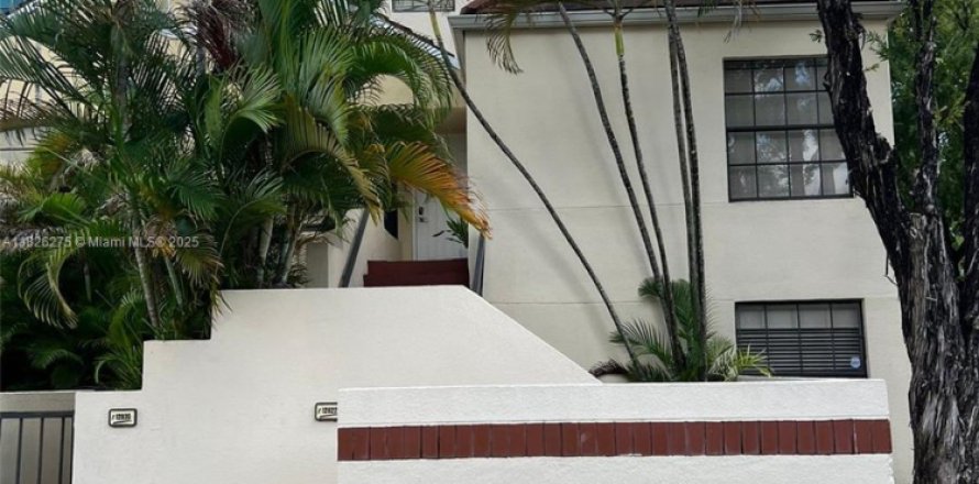 Condominio en Miami, Florida, 3 dormitorios № 1962670