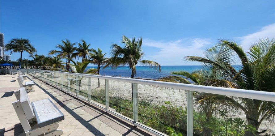 Condominio en Hallandale Beach, Florida, 1 dormitorio  № 2087892