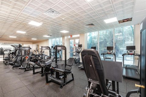 Condominio en venta en Hallandale Beach, Florida, 1 dormitorio, 83.24 m2 № 2087892 - foto 24
