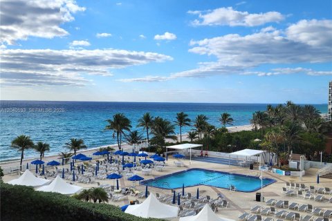 Condominio en venta en Hallandale Beach, Florida, 1 dormitorio, 83.24 m2 № 2087892 - foto 18