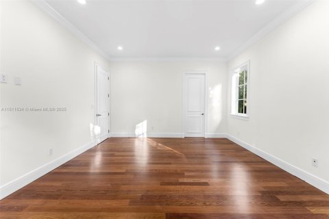 House in Pinecrest, Florida 9 bedrooms, 822.65 sq.m. № 938542 - photo 28