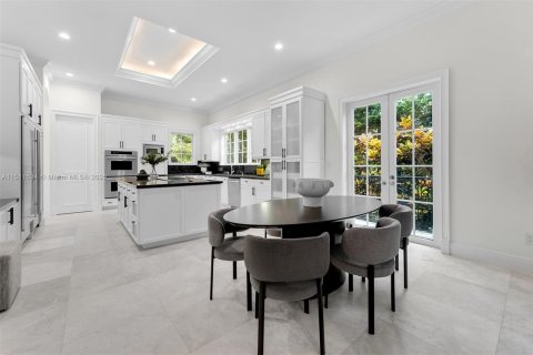 House in Pinecrest, Florida 9 bedrooms, 822.65 sq.m. № 938542 - photo 17