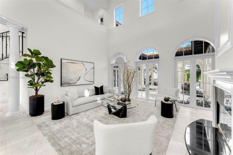 House in Pinecrest, Florida 9 bedrooms, 822.65 sq.m. № 938542 - photo 11