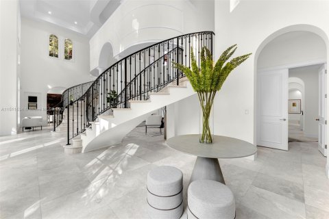 House in Pinecrest, Florida 9 bedrooms, 822.65 sq.m. № 938542 - photo 9