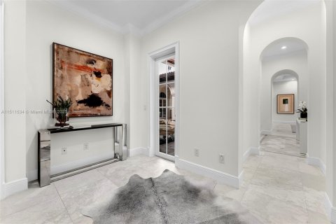 House in Pinecrest, Florida 9 bedrooms, 822.65 sq.m. № 938542 - photo 22