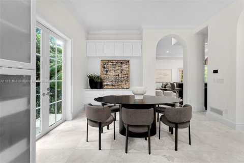 House in Pinecrest, Florida 9 bedrooms, 822.65 sq.m. № 938542 - photo 18
