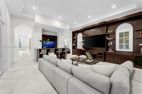House in Pinecrest, Florida 9 bedrooms, 822.65 sq.m. № 938542 - photo 19