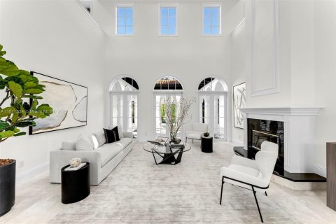 House in Pinecrest, Florida 9 bedrooms, 822.65 sq.m. № 938542 - photo 10