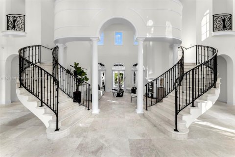 House in Pinecrest, Florida 9 bedrooms, 822.65 sq.m. № 938542 - photo 8