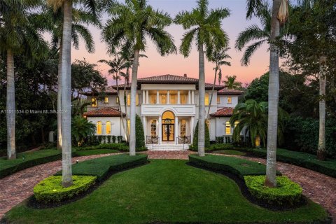 House in Pinecrest, Florida 9 bedrooms, 822.65 sq.m. № 938542 - photo 1