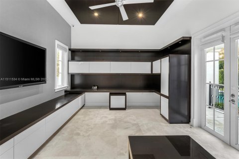 House in Pinecrest, Florida 9 bedrooms, 822.65 sq.m. № 938542 - photo 20