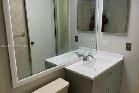 Copropriété à louer à Oakland Park, Floride: 2 chambres, 85.47 m2 № 2180367 - photo 2