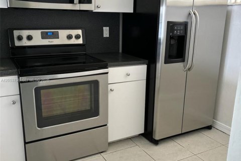 Copropriété à louer à Oakland Park, Floride: 2 chambres, 85.47 m2 № 2180367 - photo 8