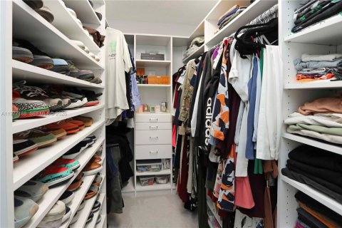 House in Miramar, Florida 4 bedrooms, 193.52 sq.m. № 2041586 - photo 24