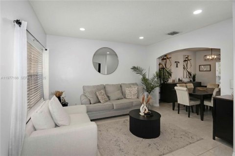 House in Miramar, Florida 4 bedrooms, 193.52 sq.m. № 2041586 - photo 4