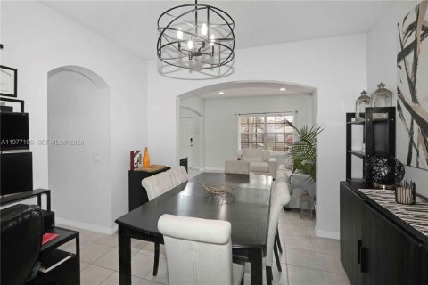 House in Miramar, Florida 4 bedrooms, 193.52 sq.m. № 2041586 - photo 7