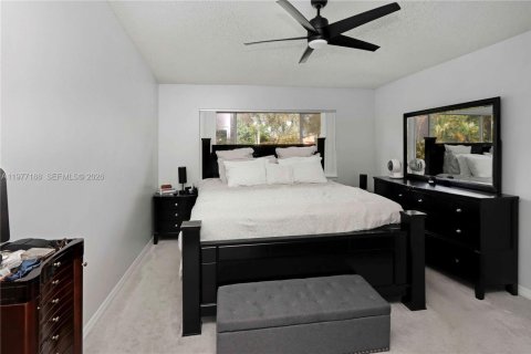 House in Miramar, Florida 4 bedrooms, 193.52 sq.m. № 2041586 - photo 22