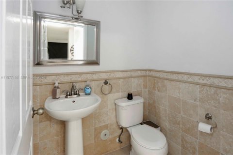 House in Miramar, Florida 4 bedrooms, 193.52 sq.m. № 2041586 - photo 27