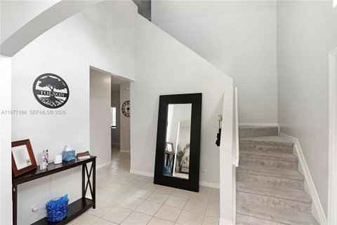 House in Miramar, Florida 4 bedrooms, 193.52 sq.m. № 2041586 - photo 3