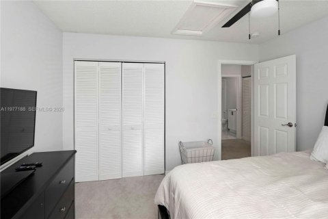 House in Miramar, Florida 4 bedrooms, 193.52 sq.m. № 2041586 - photo 16