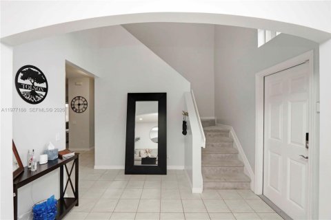 House in Miramar, Florida 4 bedrooms, 193.52 sq.m. № 2041586 - photo 2