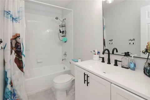 House in Miramar, Florida 4 bedrooms, 193.52 sq.m. № 2041586 - photo 19