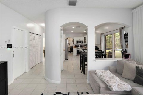 House in Miramar, Florida 4 bedrooms, 193.52 sq.m. № 2041586 - photo 10