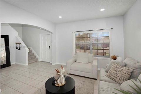 House in Miramar, Florida 4 bedrooms, 193.52 sq.m. № 2041586 - photo 5