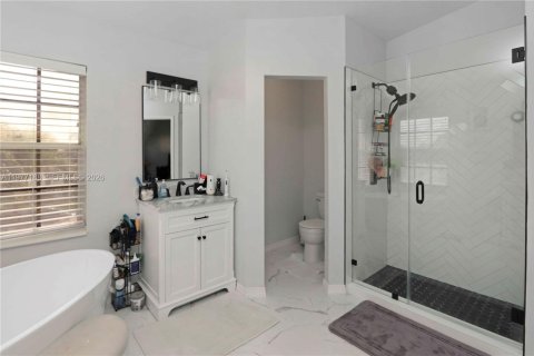 House in Miramar, Florida 4 bedrooms, 193.52 sq.m. № 2041586 - photo 26