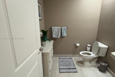 Condo in Sunrise, Florida, 3 bedrooms  № 2034111 - photo 12