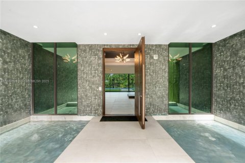 House in Pinecrest, Florida 7 bedrooms, 662.58 sq.m. № 1695855 - photo 11