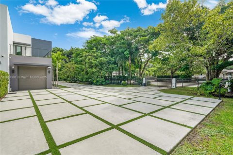 House in Pinecrest, Florida 7 bedrooms, 662.58 sq.m. № 1695855 - photo 7