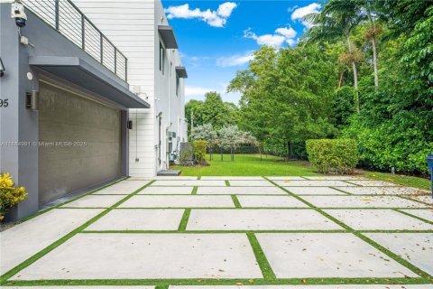 House in Pinecrest, Florida 7 bedrooms, 662.58 sq.m. № 1695855 - photo 6